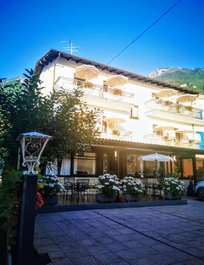 Albergo Al Pescatore Brenzone sul Garda Ngoại thất bức ảnh
