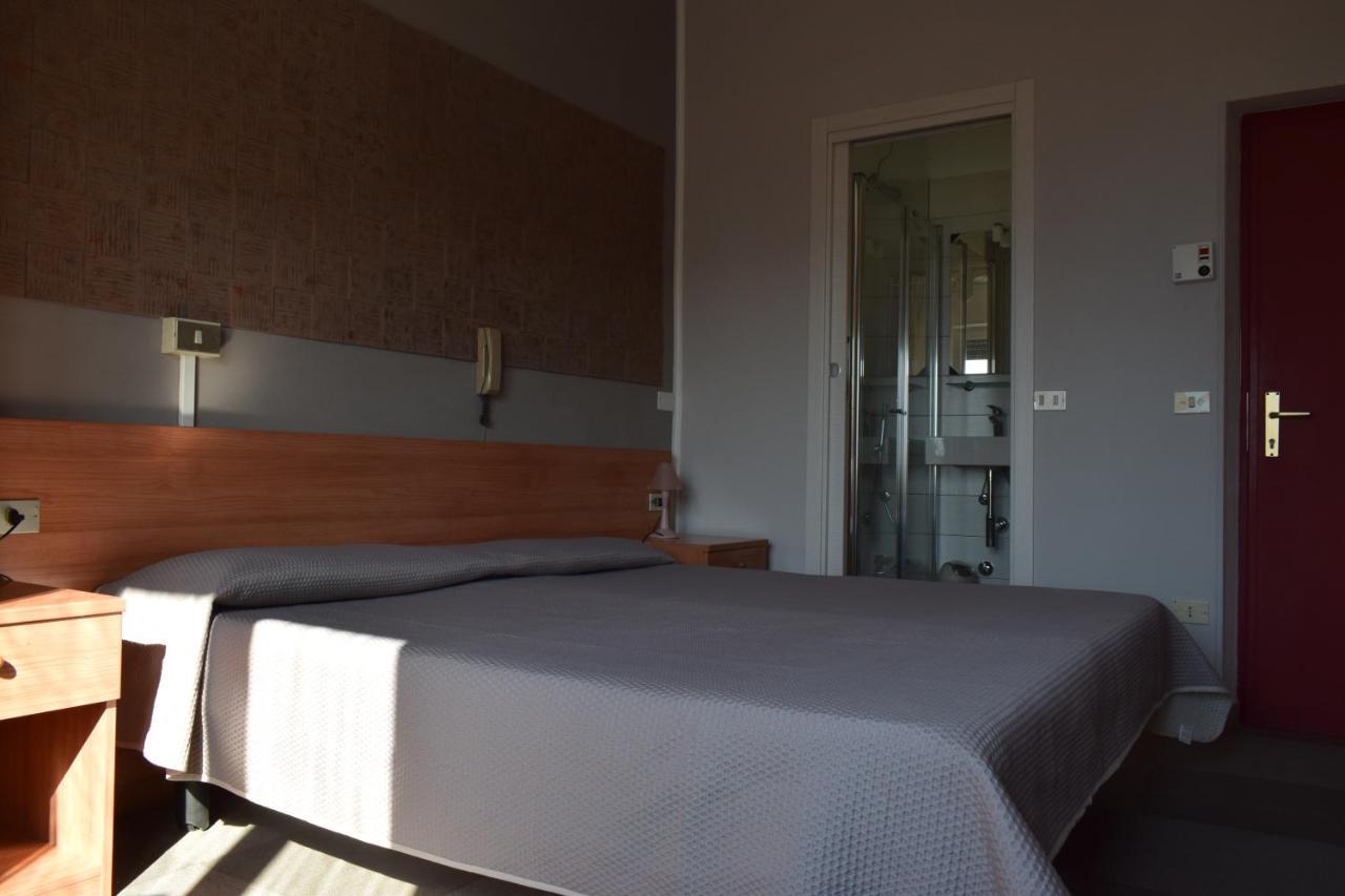 Albergo Al Pescatore Brenzone sul Garda Ngoại thất bức ảnh