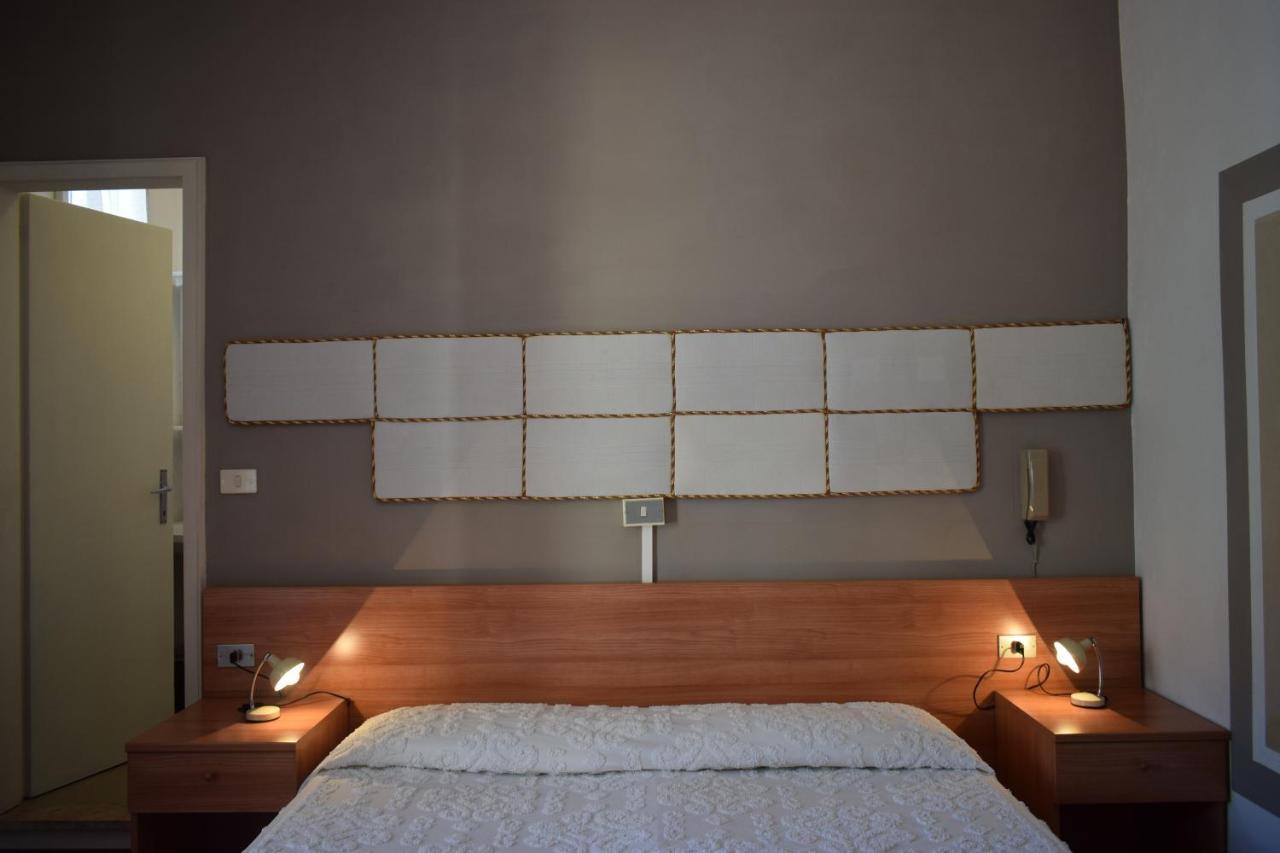 Albergo Al Pescatore Brenzone sul Garda Ngoại thất bức ảnh