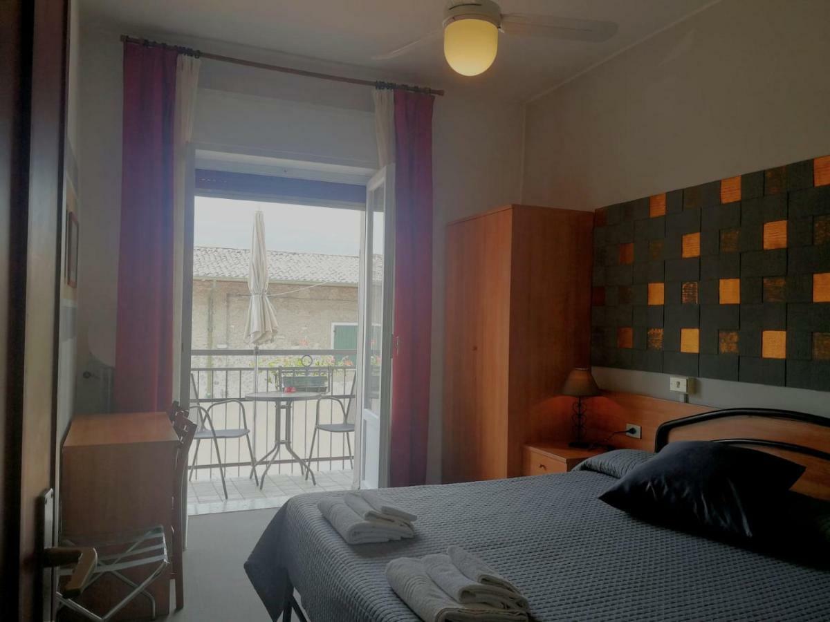 Albergo Al Pescatore Brenzone sul Garda Ngoại thất bức ảnh