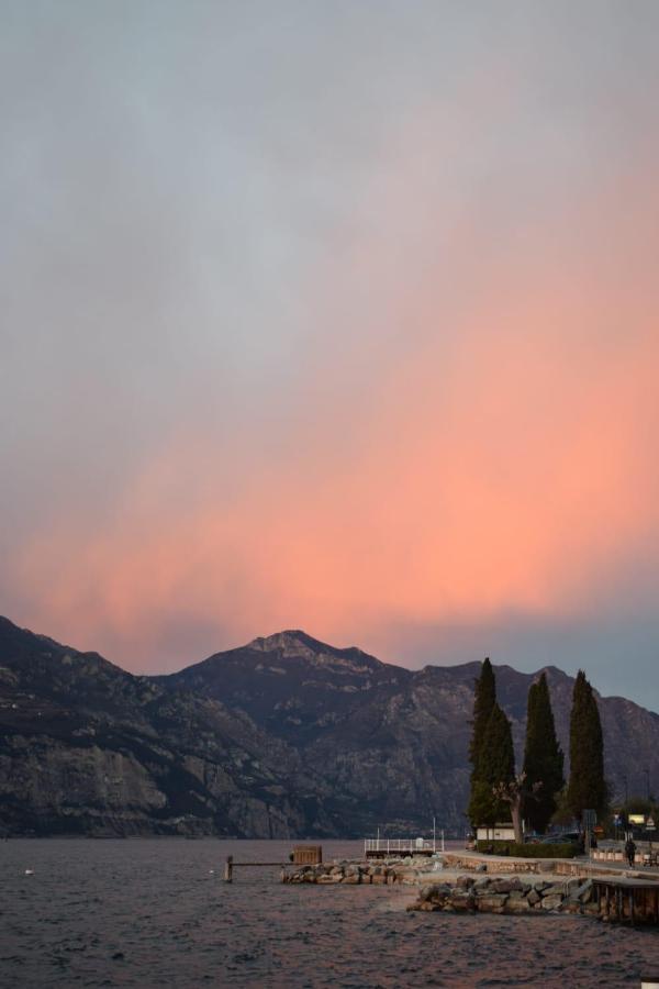 Albergo Al Pescatore Brenzone sul Garda Ngoại thất bức ảnh